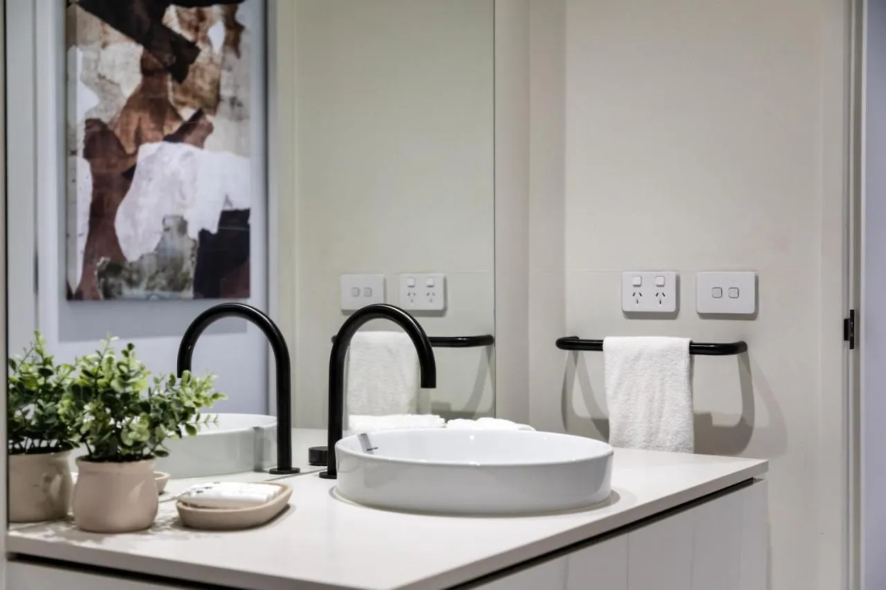 The Luxe Surf And Sea Suite Gold Coast Apartment
